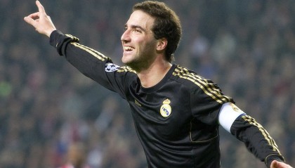 爱游戏直播-法甲裁判裁决公平受认可，赛事秩序井然，德甲裁判安排