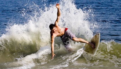 爱游戏平台体验-_大自然跑步：森林、河谷、山脉的奔跑体验_，森林 跑步