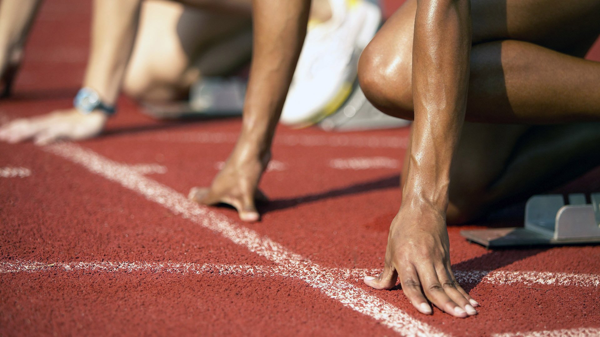 激烈足球对抗中球员技术高超,展现实力,足球对抗是什么意思