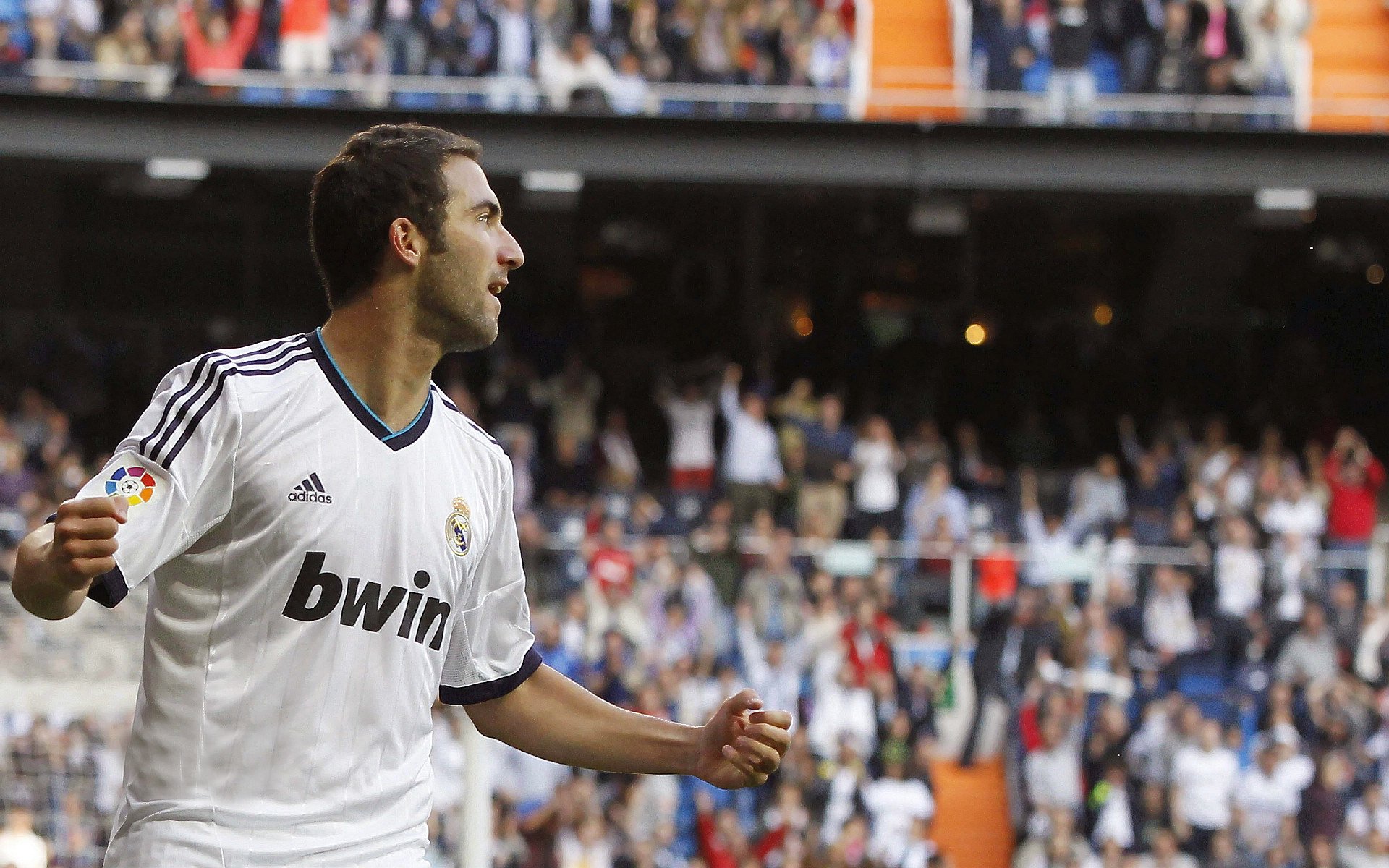 爱游戏官方主页-皇马客战水晶宫，卢卡斯梅开二度，kelme皇马