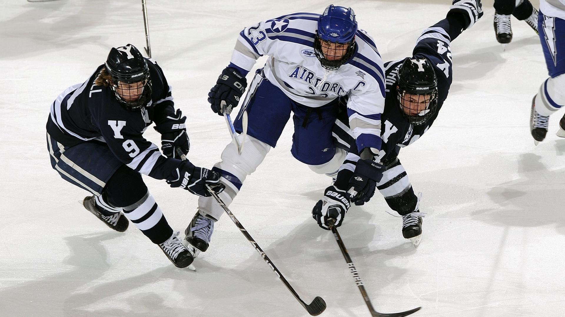 爱游戏线上-精彩足球比赛中球队展现出强大实力，精彩纷呈的足球比赛