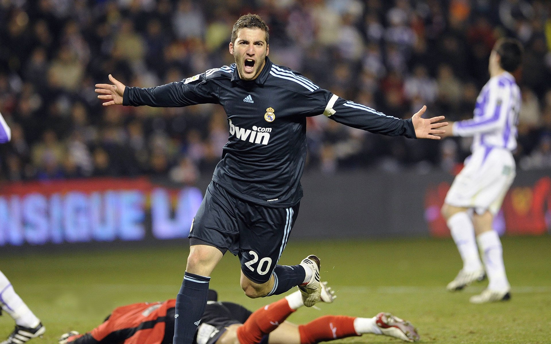 莫克姆传中威胁巨大,海边之队全力冲刺,莫克姆大虾队