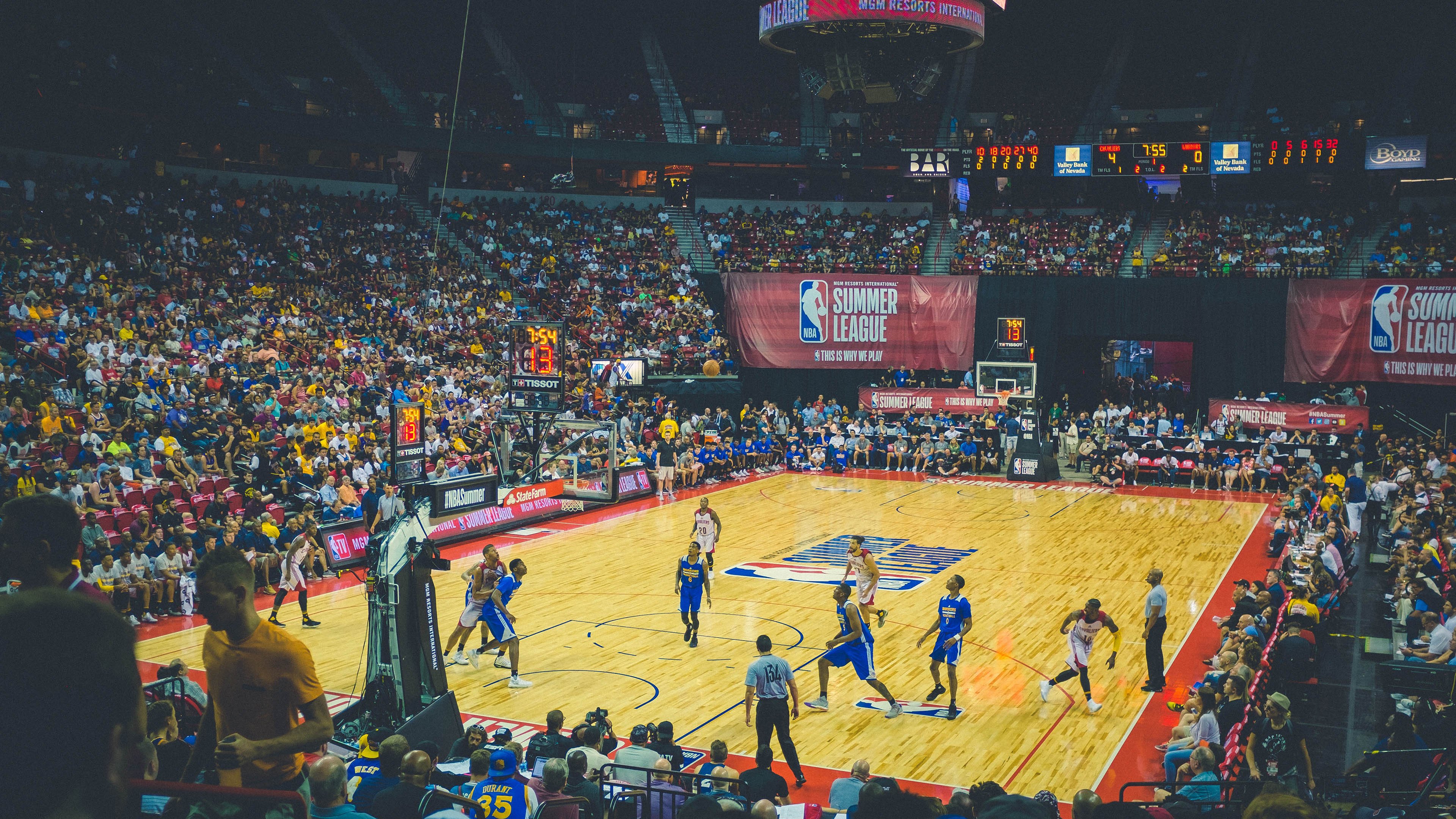 法甲裁判的判罚成为关注焦点，西甲裁判安排